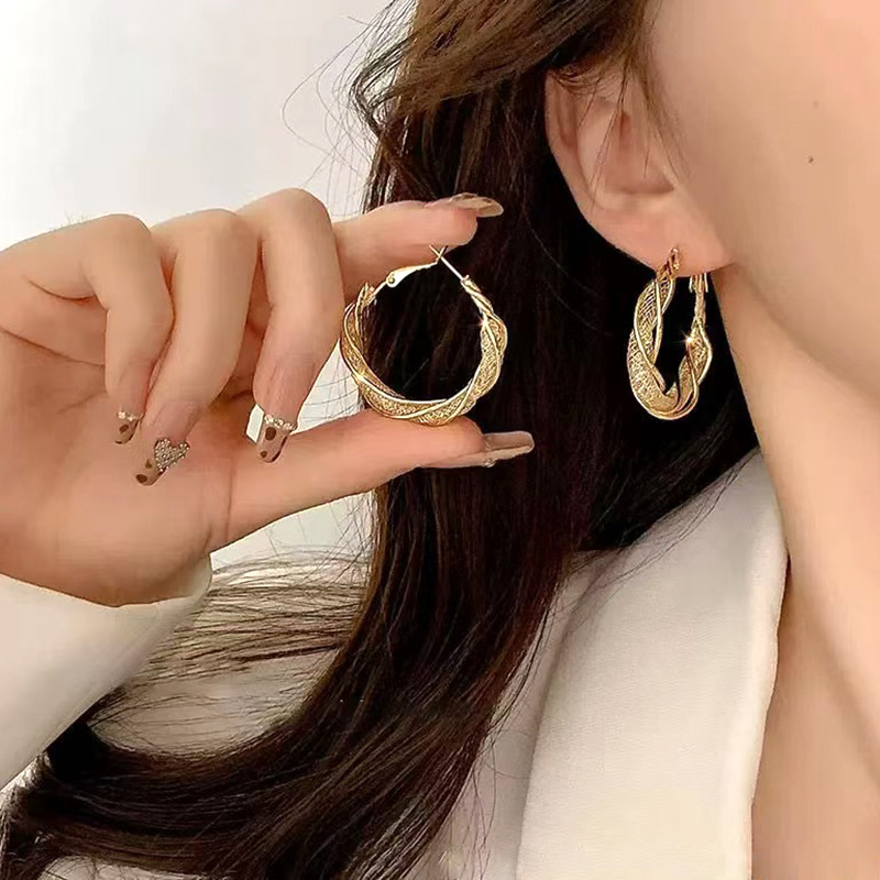 Pendiente Aro Colgante en Espiral